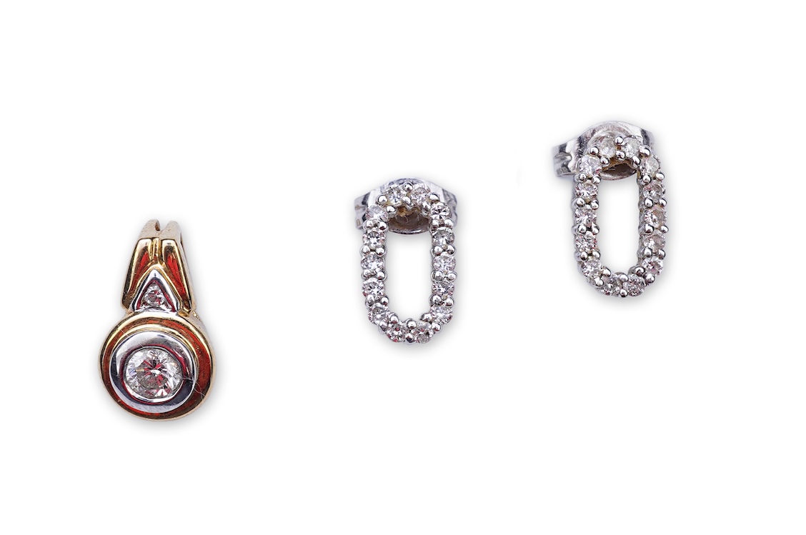 A diamond pendant and pair of diamond stud earrings